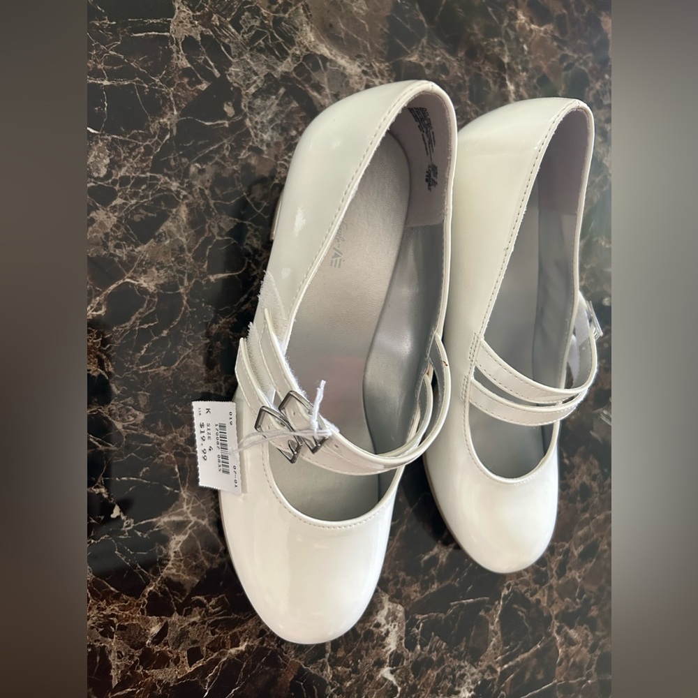 White dress shoe big girls size 4